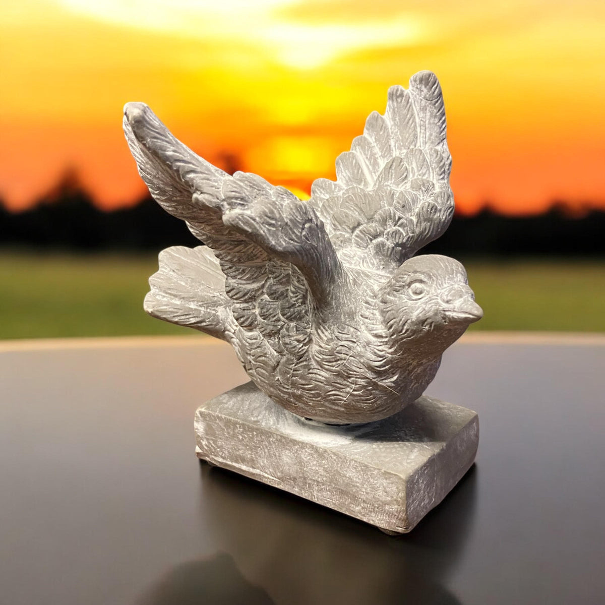 Stone-Look Resin Bird Garden Ornament on Base, 13cm – Decorative Figurine for Home or Office