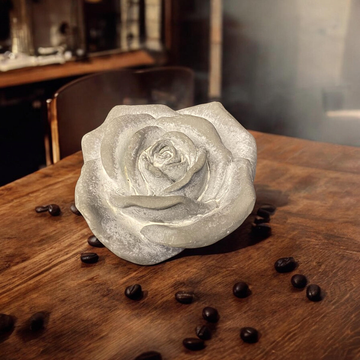 Stone-Look Resin Flower Garden Ornament on Base, 11cm – Decorative Sculpture for Home or Office