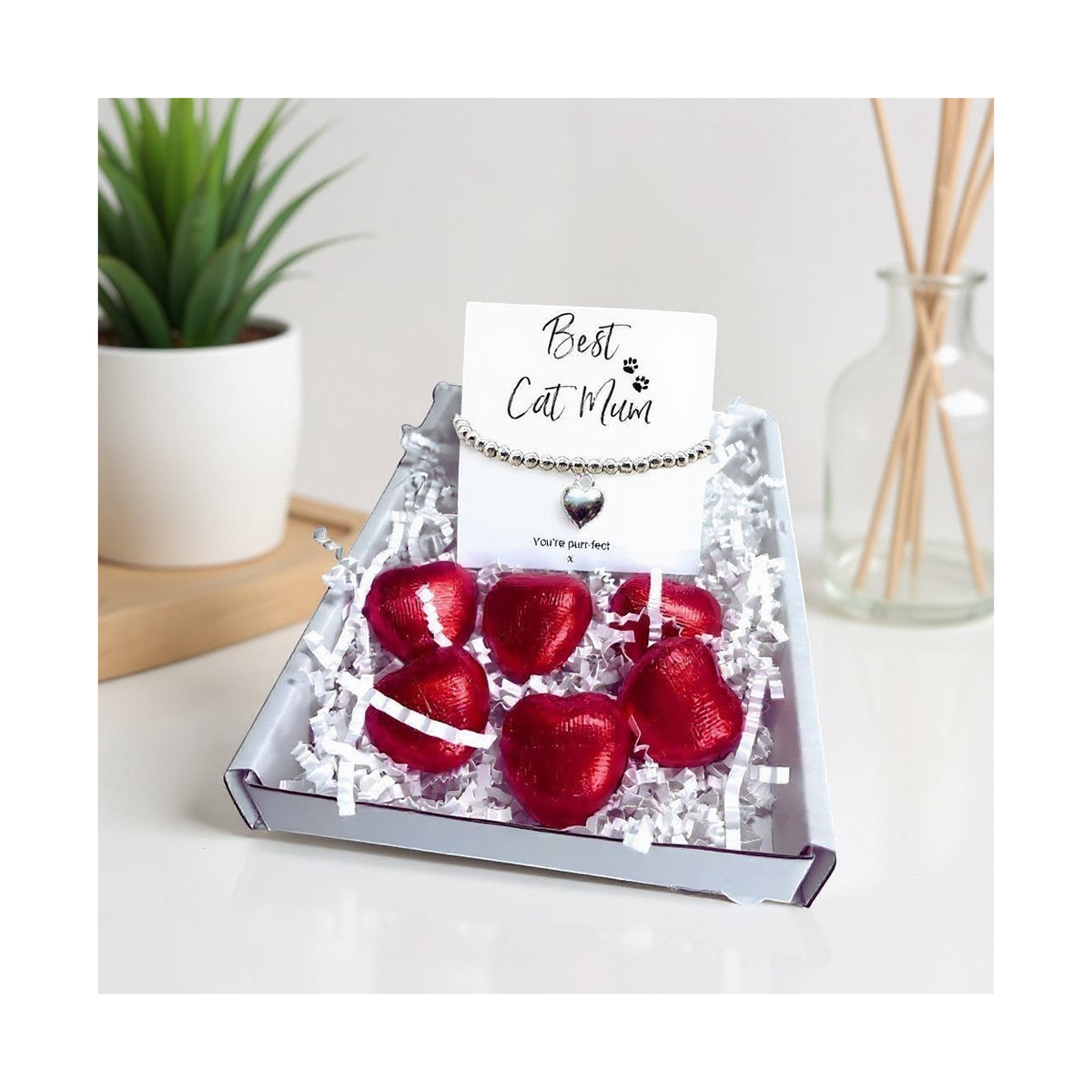 Aye Do Gifts Best Cat Mum Mini Gift Hamper with Silver Heart Bracelet and Chocolate Hearts – Letterbox Gift