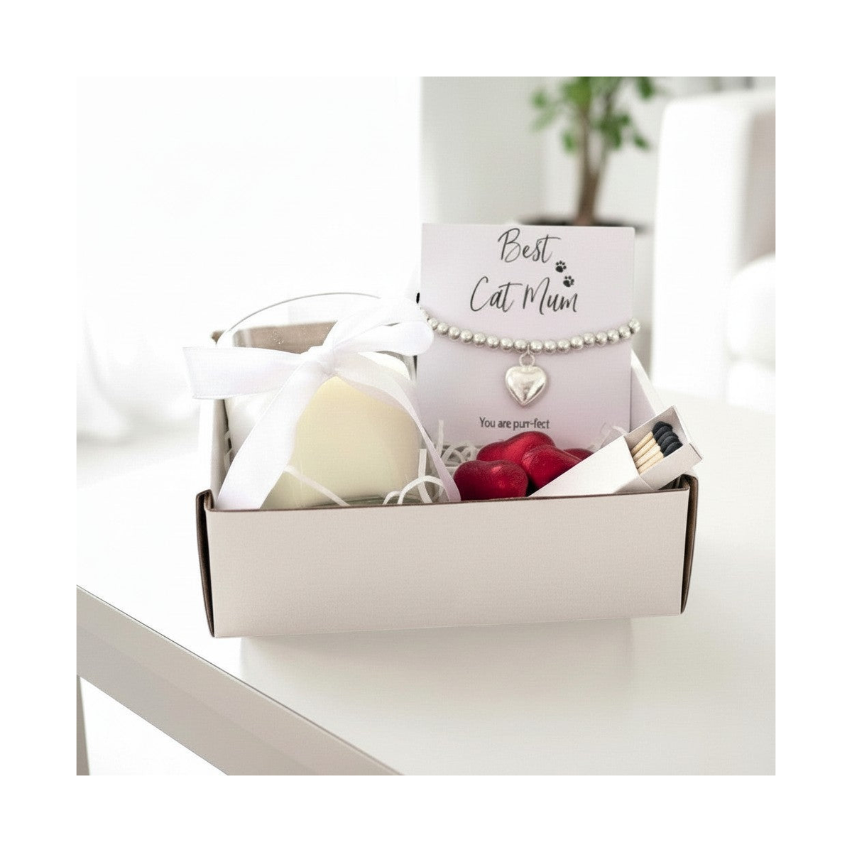 Best Cat Mum Gift Hamper with Beaded Bracelet, Vanilla Candle & Milk Chocolate Hearts – Small Gift Set