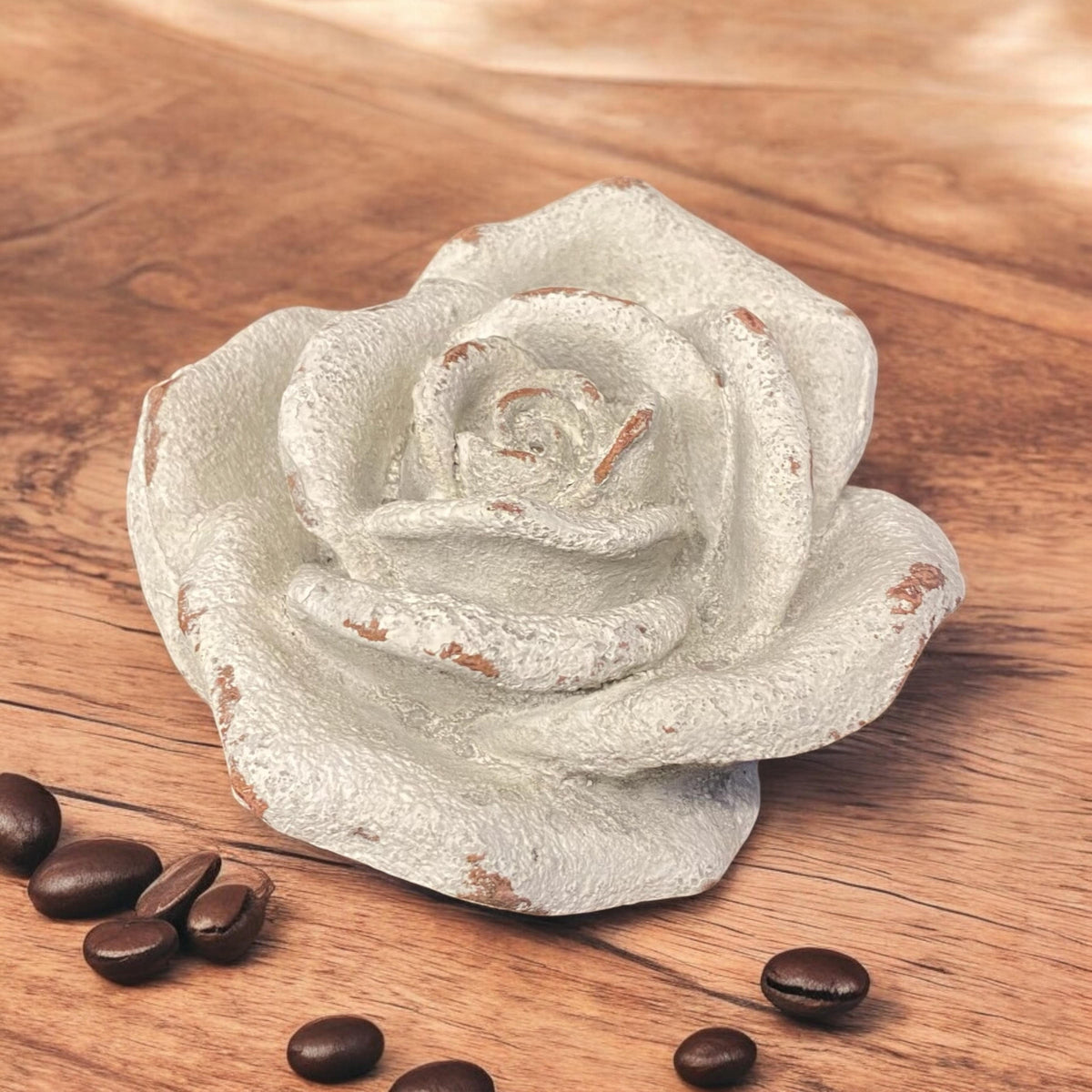 Stone-Look Resin Flower Garden Ornament on Base – Decorative Floral Figurine for Home or Office, 11cm