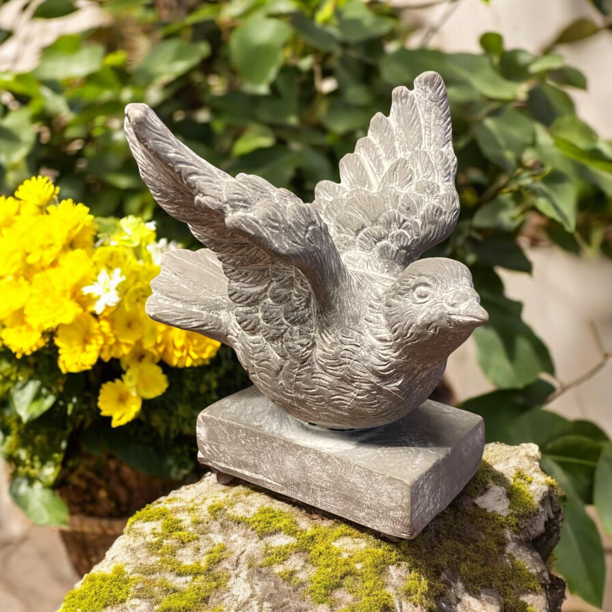 Stone-Look Resin Bird Garden Ornament on Base, 13cm – Decorative Figurine for Home or Office