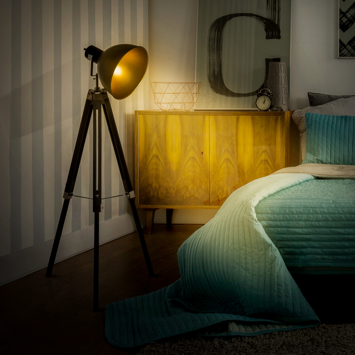 Retro Tripod Floor Lamp with Dome Shade – Black/Gold