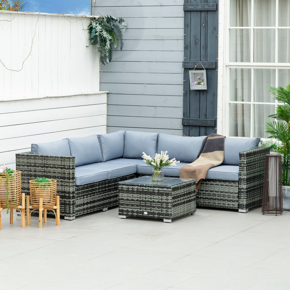 Outsunny rattan loveseat close-up