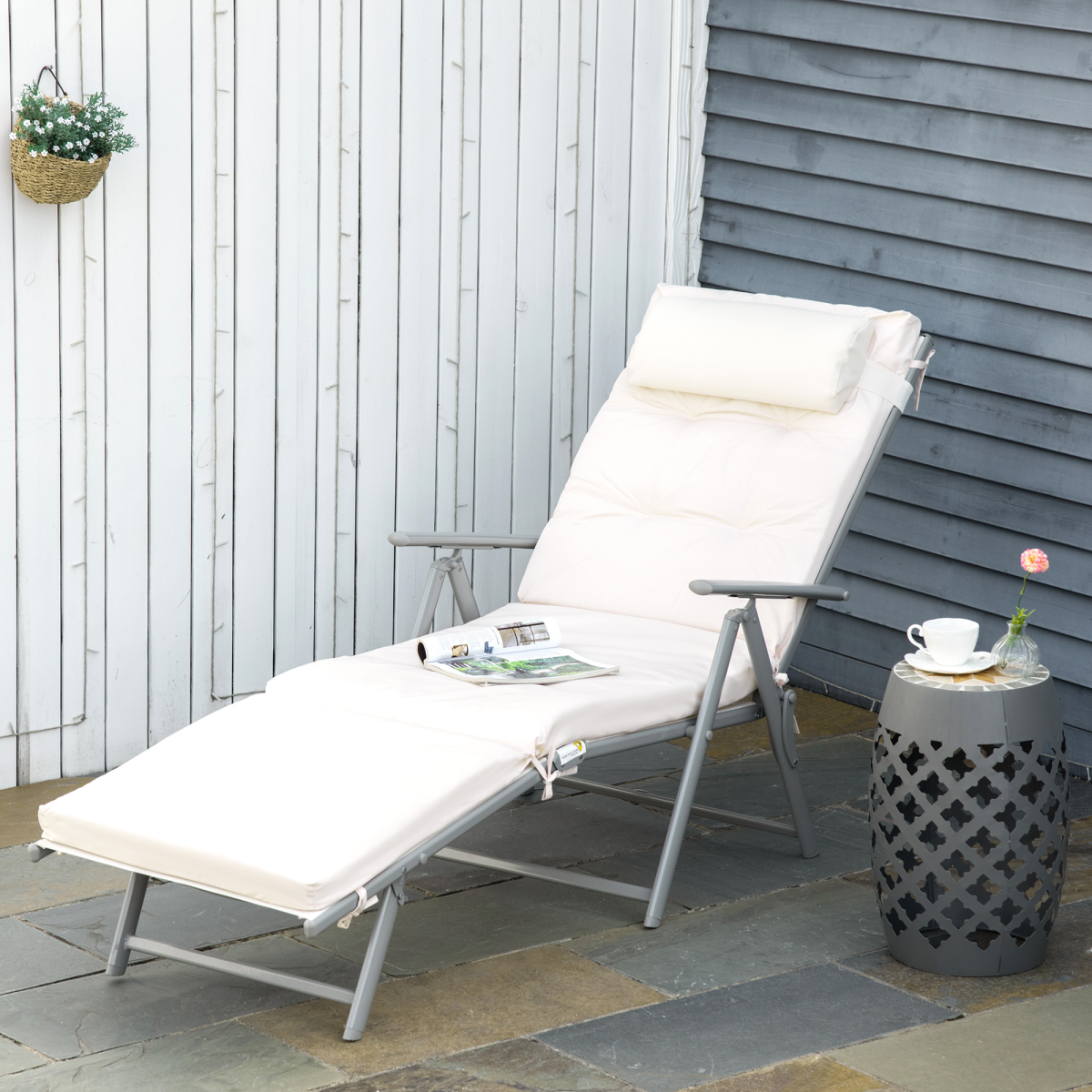 Outsunny Foldable Sun Lounger with 7-Level Adjustable Backrest, Padded Seat and Pillow – Textilene, White