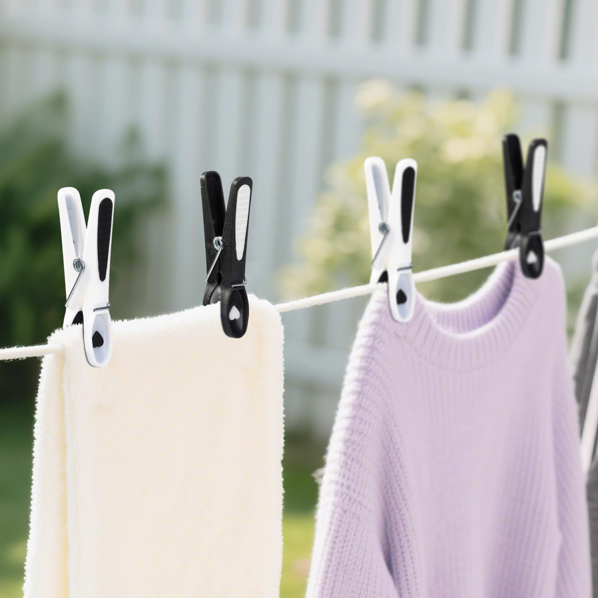 VINSANI 20 Pack Plastic Clothes Pegs – UV-Resistant Black & White Washing Pegs with Stainless Steel Spring