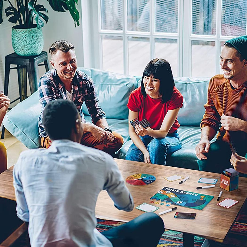 Mattel Trivia Stakes Family Board Game – Trivia and Wagers for Ages 12+, Game Night Fun