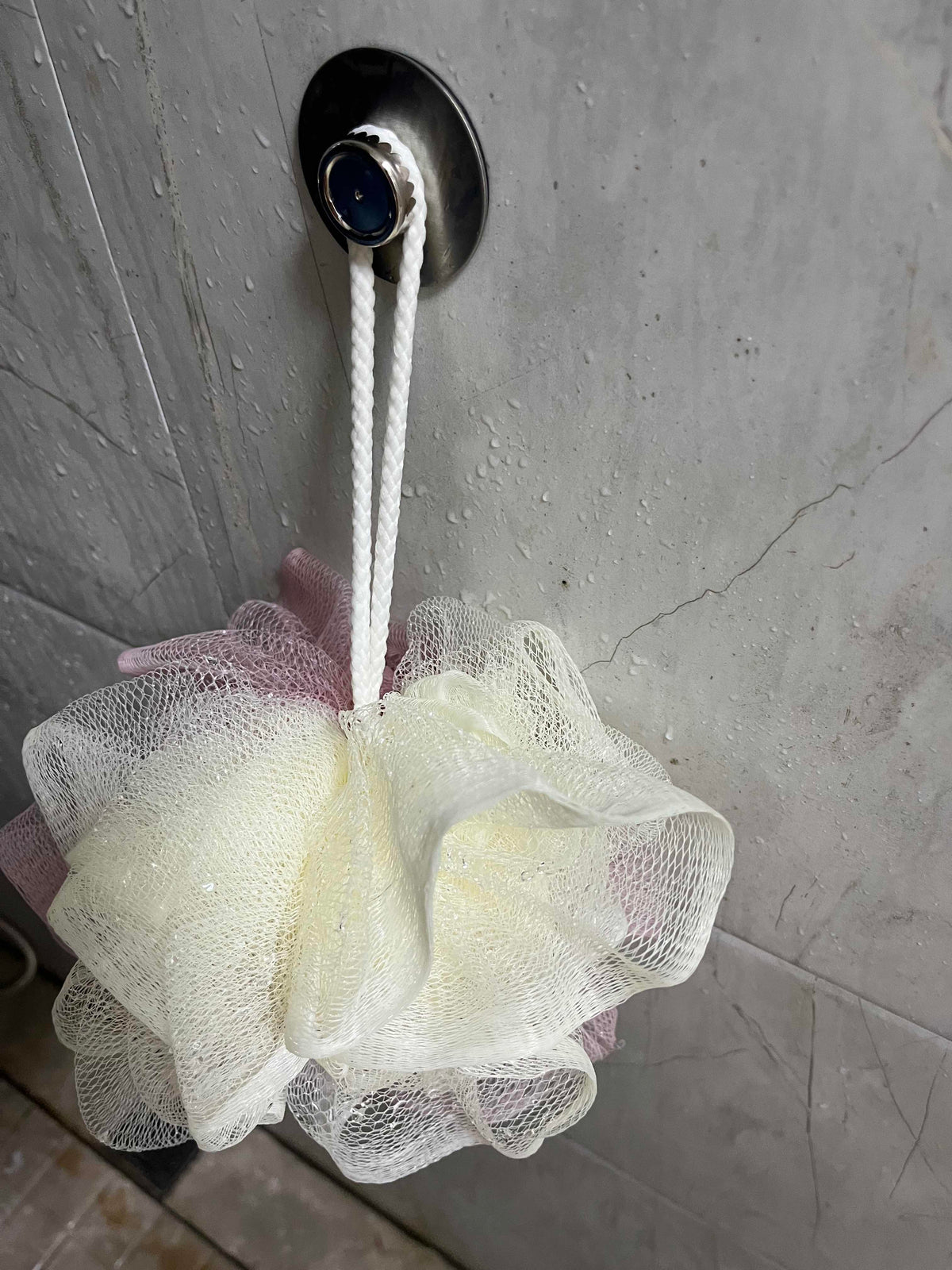 Avilo Magnetic Soap Holder – Extends Soap Life and Avoids Soap Scum Stains