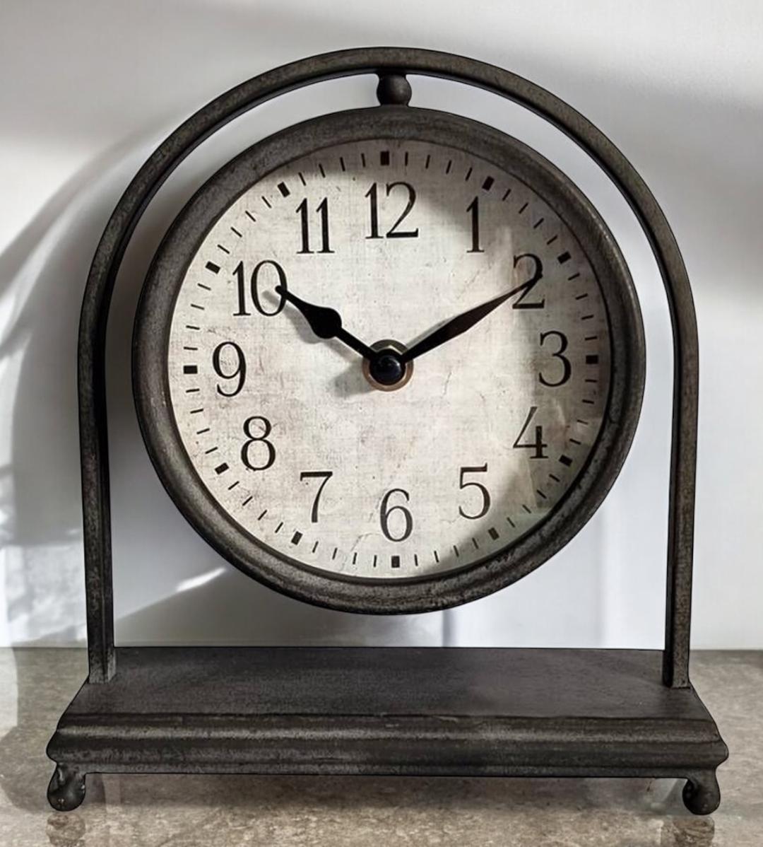 Elegant Silent Sweep Mantel Clock with Easy-to-Read Face – Quiet Tabletop Timepiece for Living Room & Bedroom