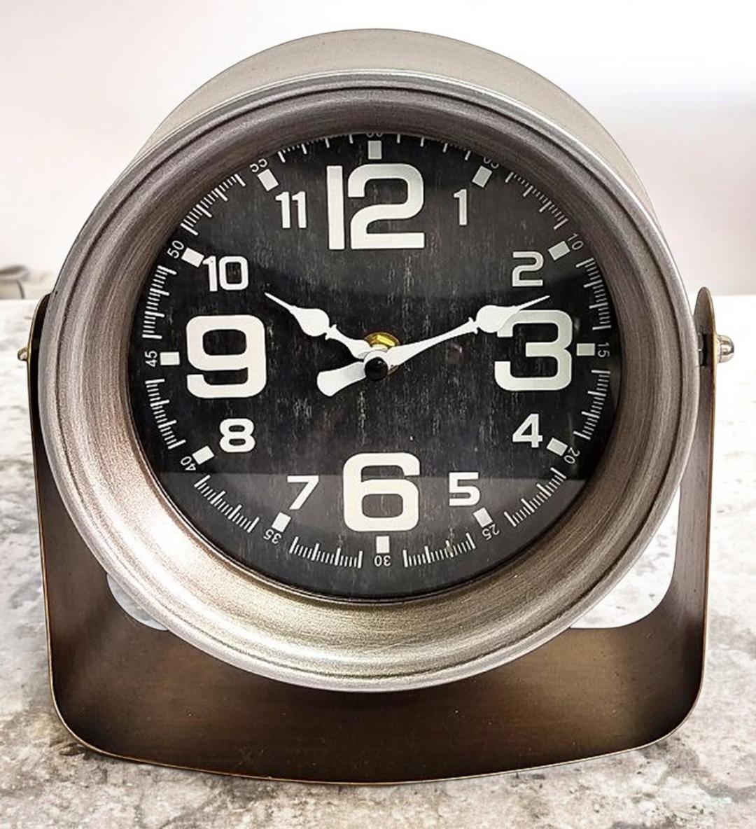 Elegant Silent Sweep Mantel Clock with Easy-to-Read Face – Quiet Tabletop Timepiece for Living Room & Bedroom