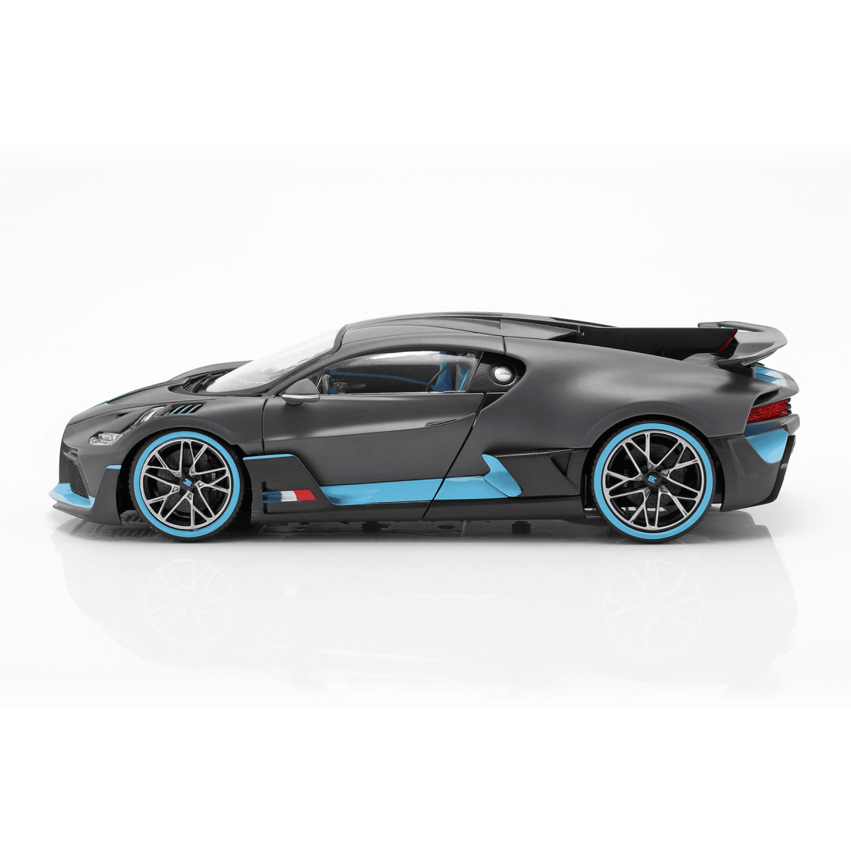 Burago 1:18 Scale Bugatti Divo Diecast Model Car (18-11045) – Collectable Replica, Grey/Blue