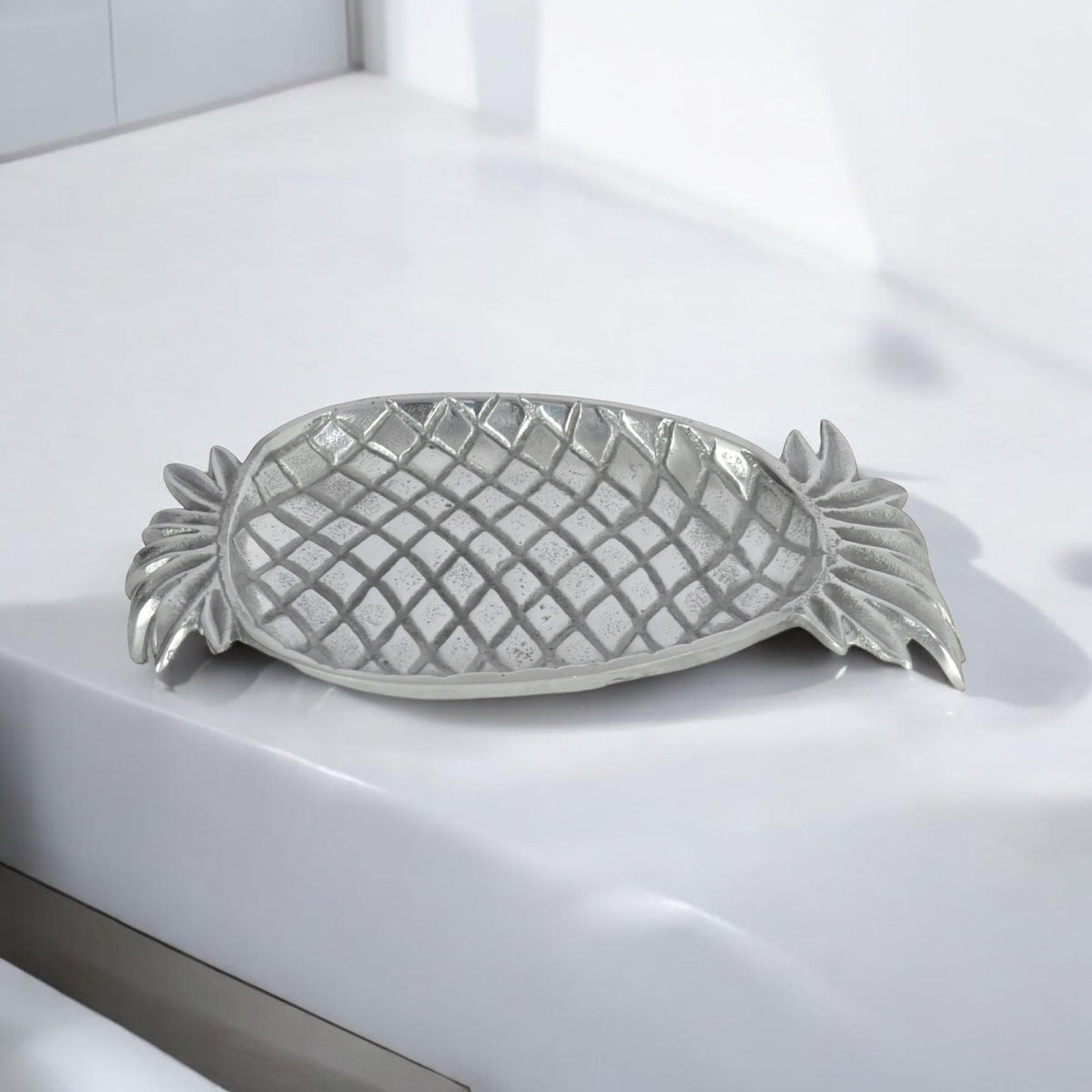 Silver Plated Metal Pineapple Trinket Tray, 33cm – Decorative Jewellery Dish and Gift