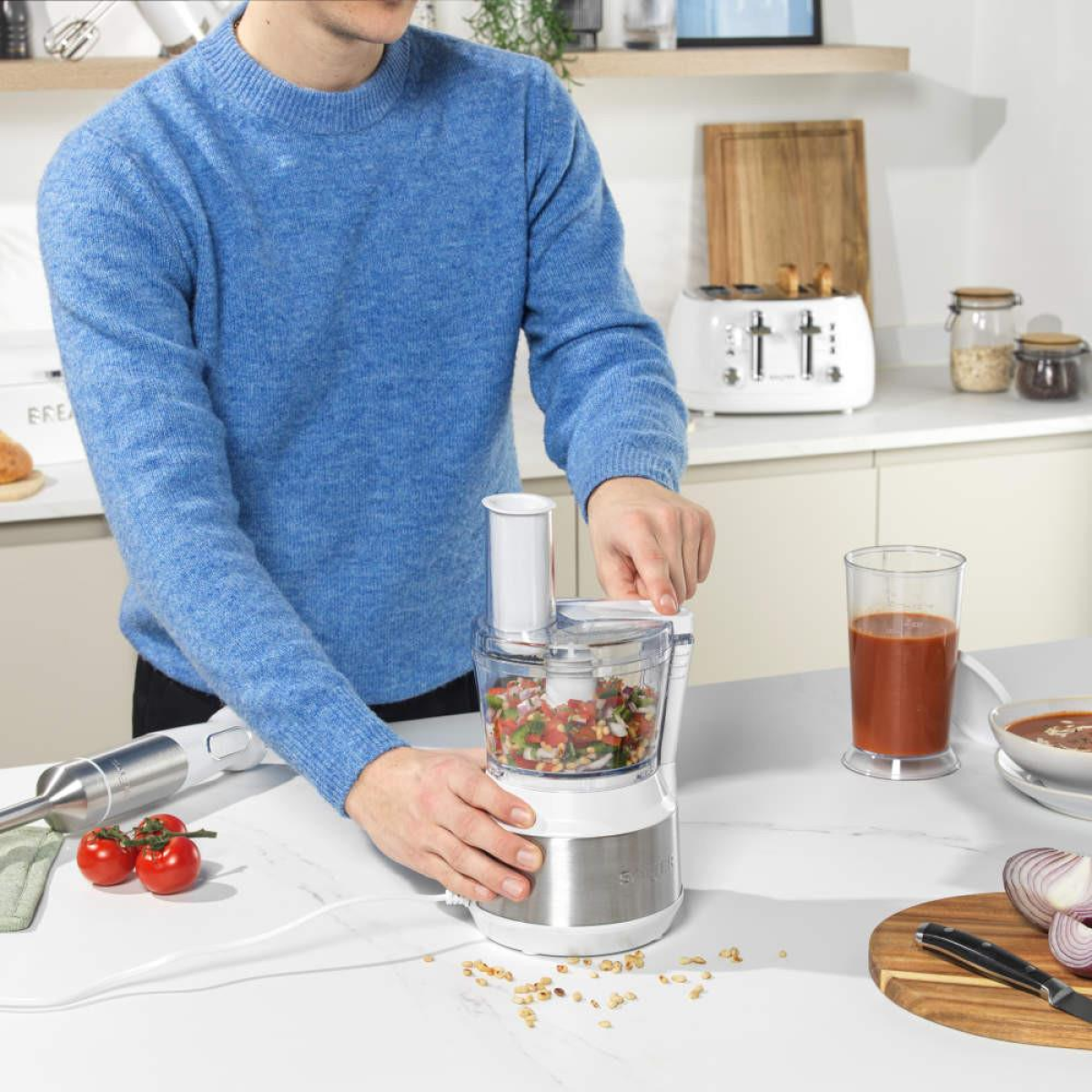 Salter Boston 3-in-1 Food Processor with 600ml Capacity and Stainless Steel Blade – Chop, Shred & Slice, White