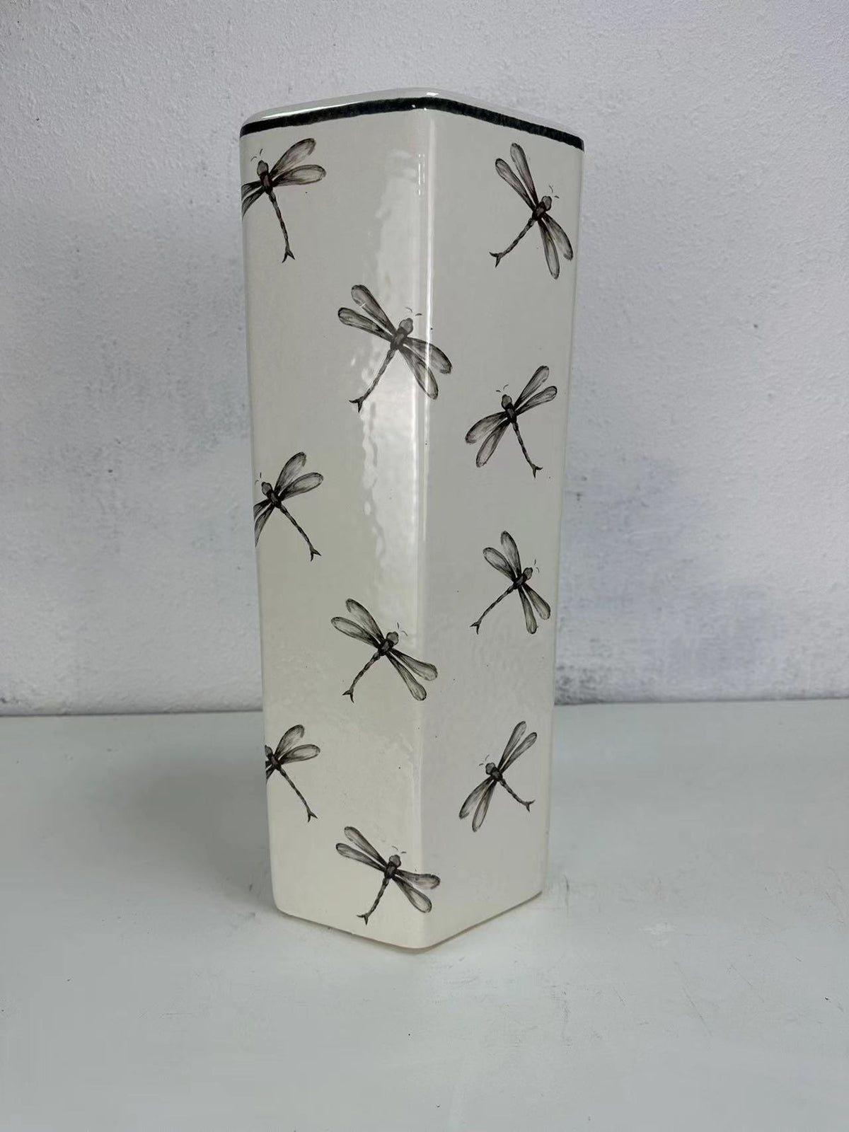 AcaciaHome Hexagonal Ceramic Umbrella Stand – Holder for Canes & Walking Sticks, Entryway Decor, Dragonfly