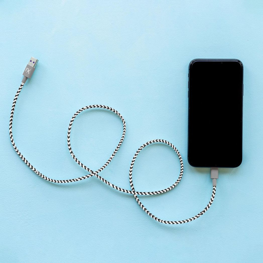 Aquarius Nylon Braided USB Charging & Sync Cable for Phones – 1m Fast Charge Lead, Zebra Design