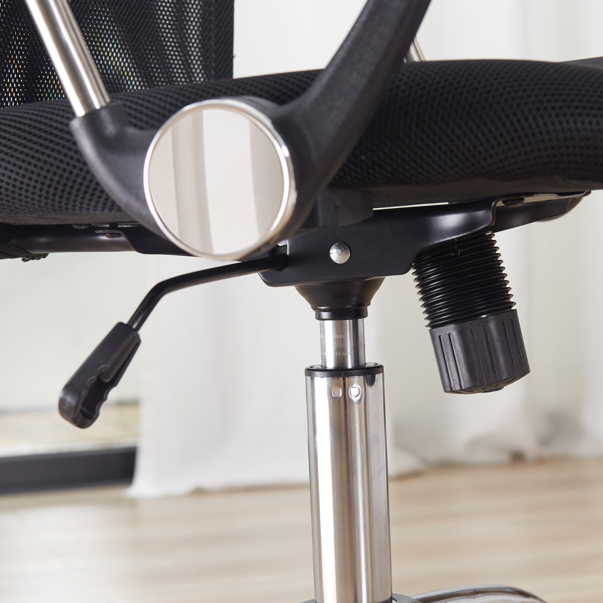 HOMCOM High Back Mesh Executive Office Chair with Faux Leather Top – Black Ergonomic Desk Chair