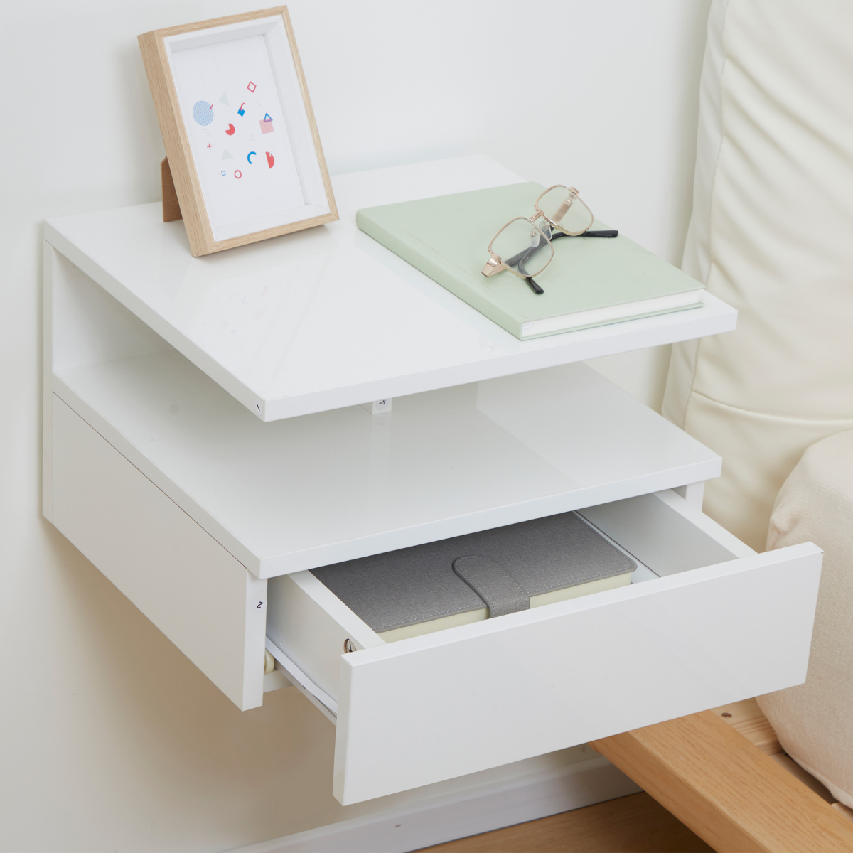 HOMCOM Set of 2 Floating Wall Mounted Nightstands with Drawer and Shelf – Bedside Cabinets, High Gloss White