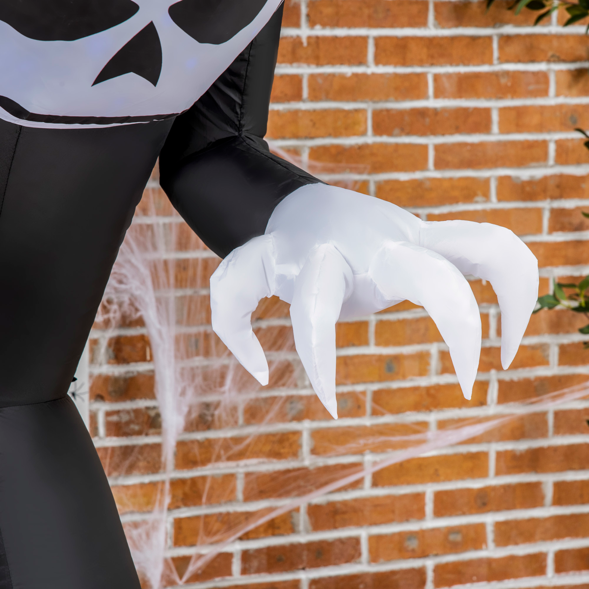 HOMCOM 7ft Inflatable Halloween Ghost with Horns and Flame Effect – Blow-Up Outdoor LED Display