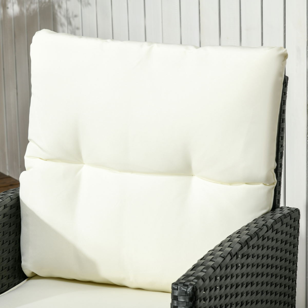 Outsunny 6-Piece Rattan Garden Sofa Set with 2 Armchairs, 2 Footstools & Glass-Top Table – Padded Cushions, White