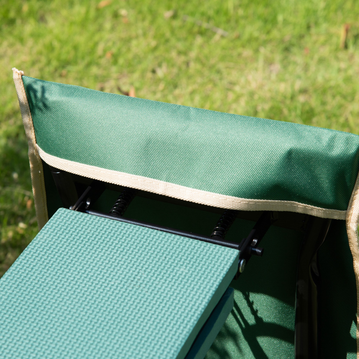 Outsunny Steel Frame Garden Kneeler and Seat with Tool Pouch & Foam Pad – Foldable, Green