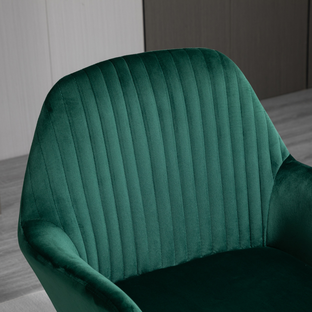 HOMCOM Velvet-Feel Accent Chair with Metal Base, Green