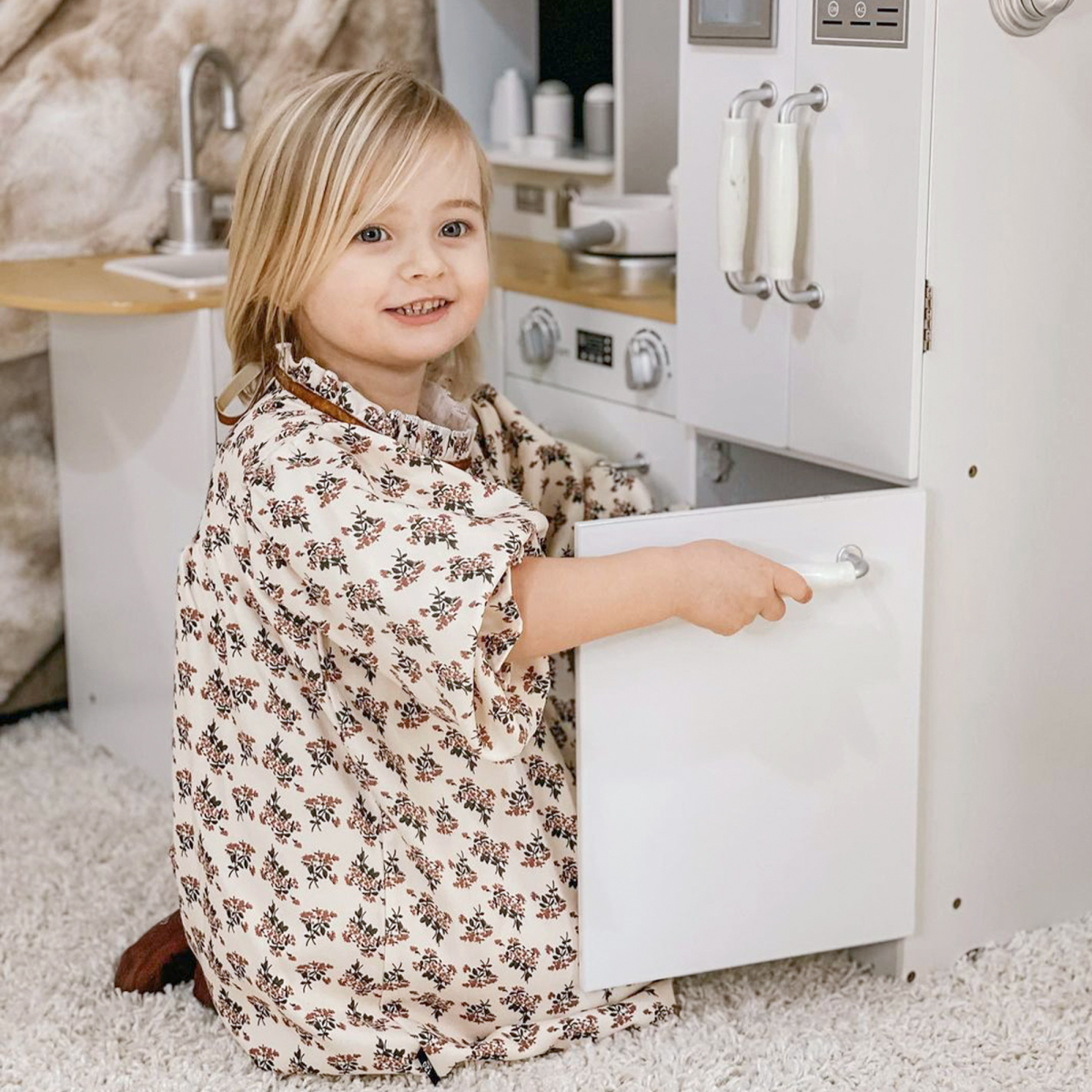 HOMCOM Large Kids Kitchen Playset with Fridge, Microwave and Sink – Role Play Toy Kitchen, White