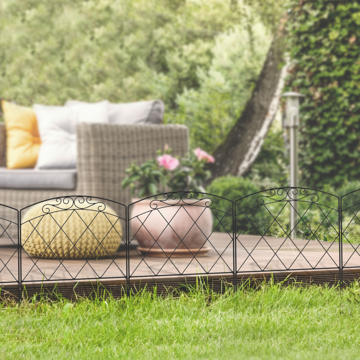 Outsunny Outdoor Picket Fence Panels, 61cm x 3m, with Arched Top & Swirl Design – Garden Border Edging, Black