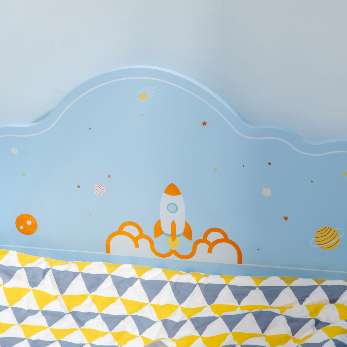 ZONEKIZ Toddler Bed with Space-Themed Rocket and Planet Patterns and Side Rails – Ages 3-6