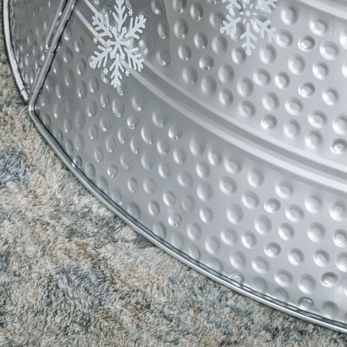 HOMCOM 66cm Christmas Tree Collar with Hollow Snowflake Patterns – Steel Tree Skirt Alternative, Silver