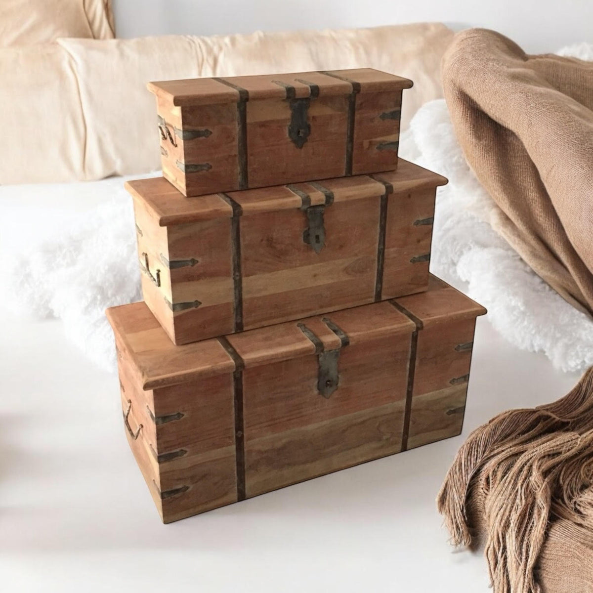 Set of 3 rustic acacia storage chests