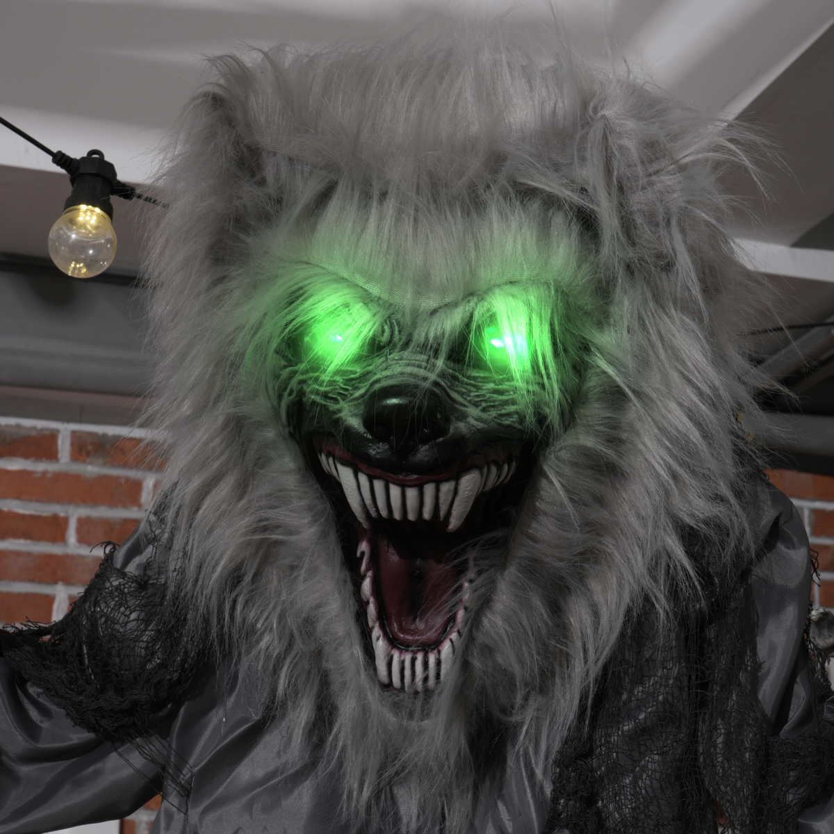 HOMCOM Halloween Animatronic Skeleton Werewolf Prop with Pop-Up Head & Light-Up Eyes – Indoor Outdoor Decor