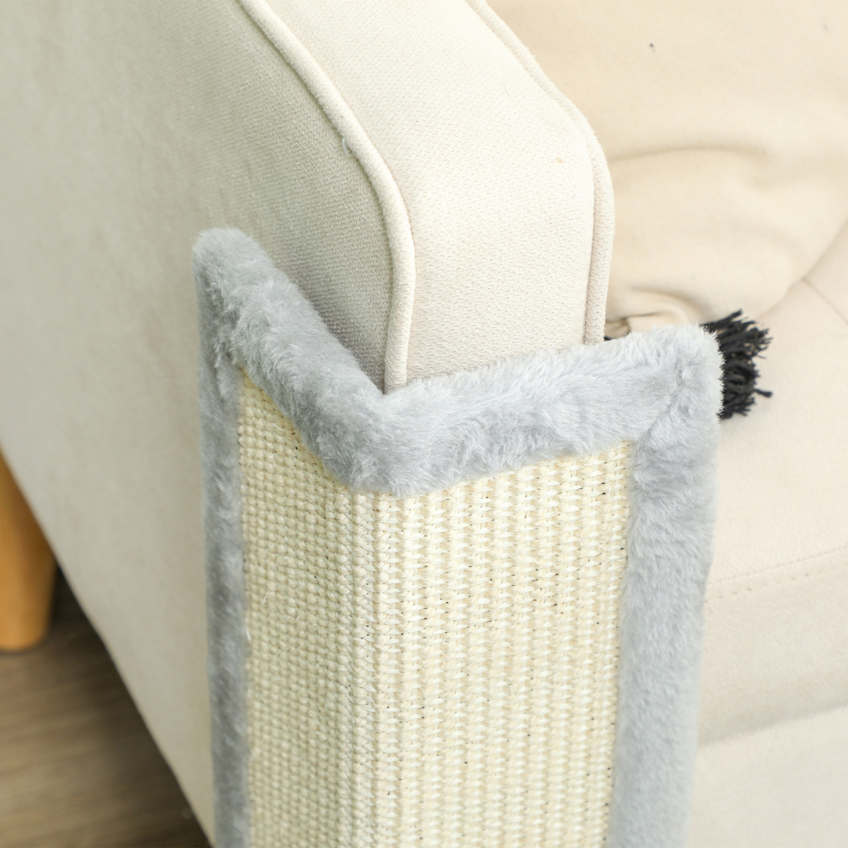 PawHut 56cm Corner Cat Scratching Post with Sisal Scratching Pad & Plush Covering – Space-Saving Scratcher, Grey