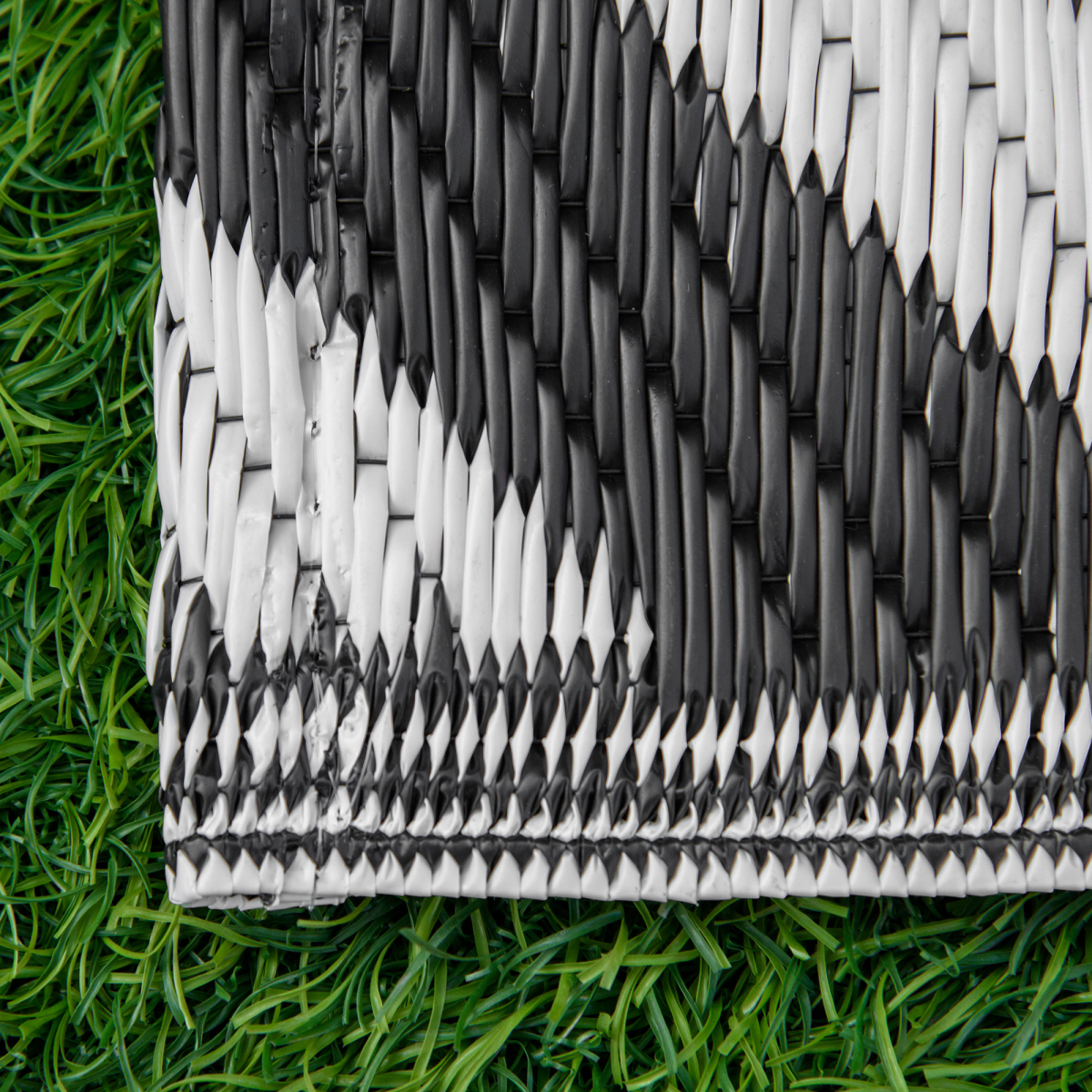 Outsunny Reversible Outdoor Straw Rug, 121 x 182cm