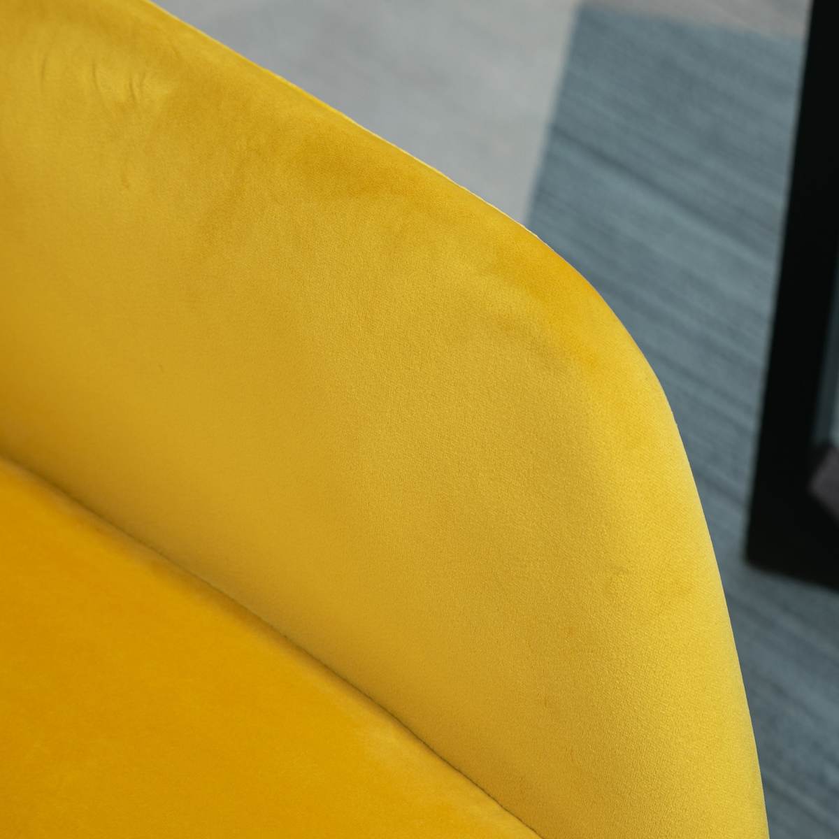HOMCOM Modern Accent Chair with Velvet-Feel Upholstery and Metal Base – Living Room Lounge Armchair, Yellow