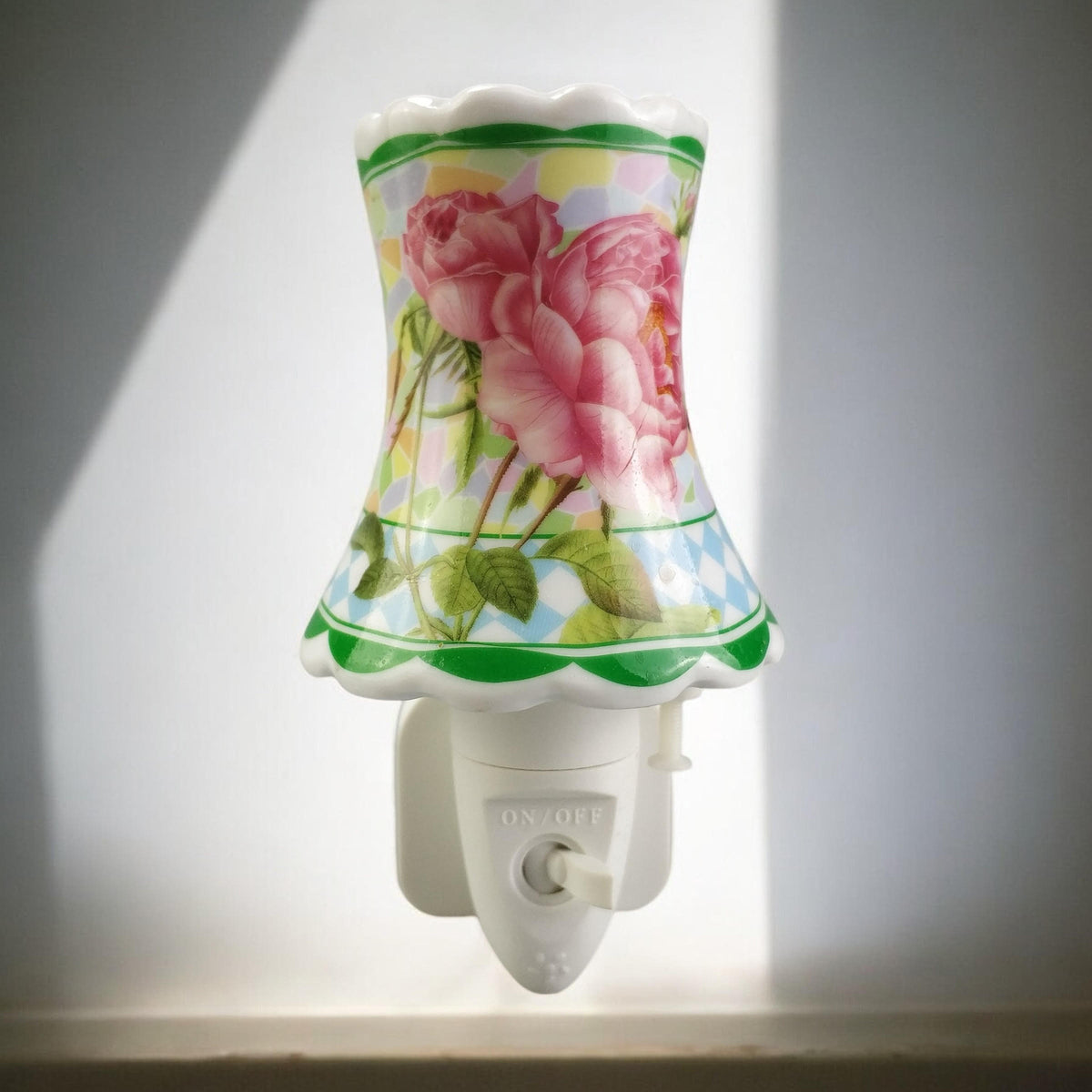 Plug-In LED Night Light with Floral Ceramic Body and On/Off Switch – Decorative Lighting for Bedrooms and Hallways