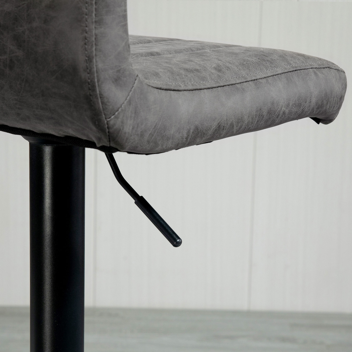 HOMCOM Set of 2 PU Leather Adjustable Bar Stools with Footrest – Swivel Counter Seating, Grey