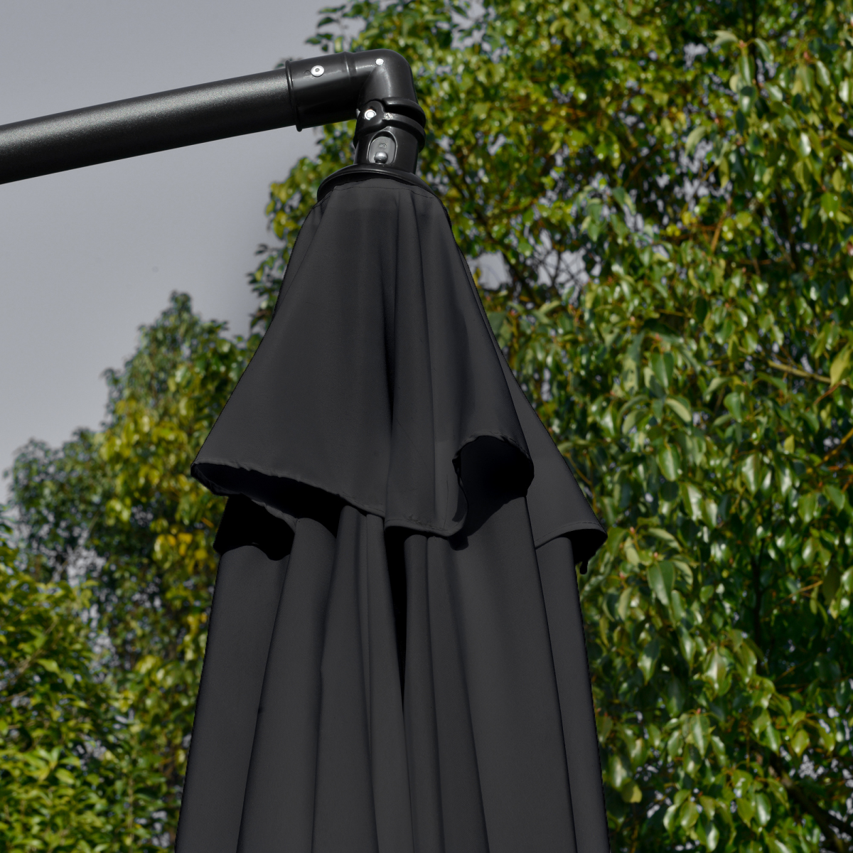 Outsunny 2.7m Cantilever Banana Parasol with Crank Handle & Cross Base – Garden Sun Shade, Black