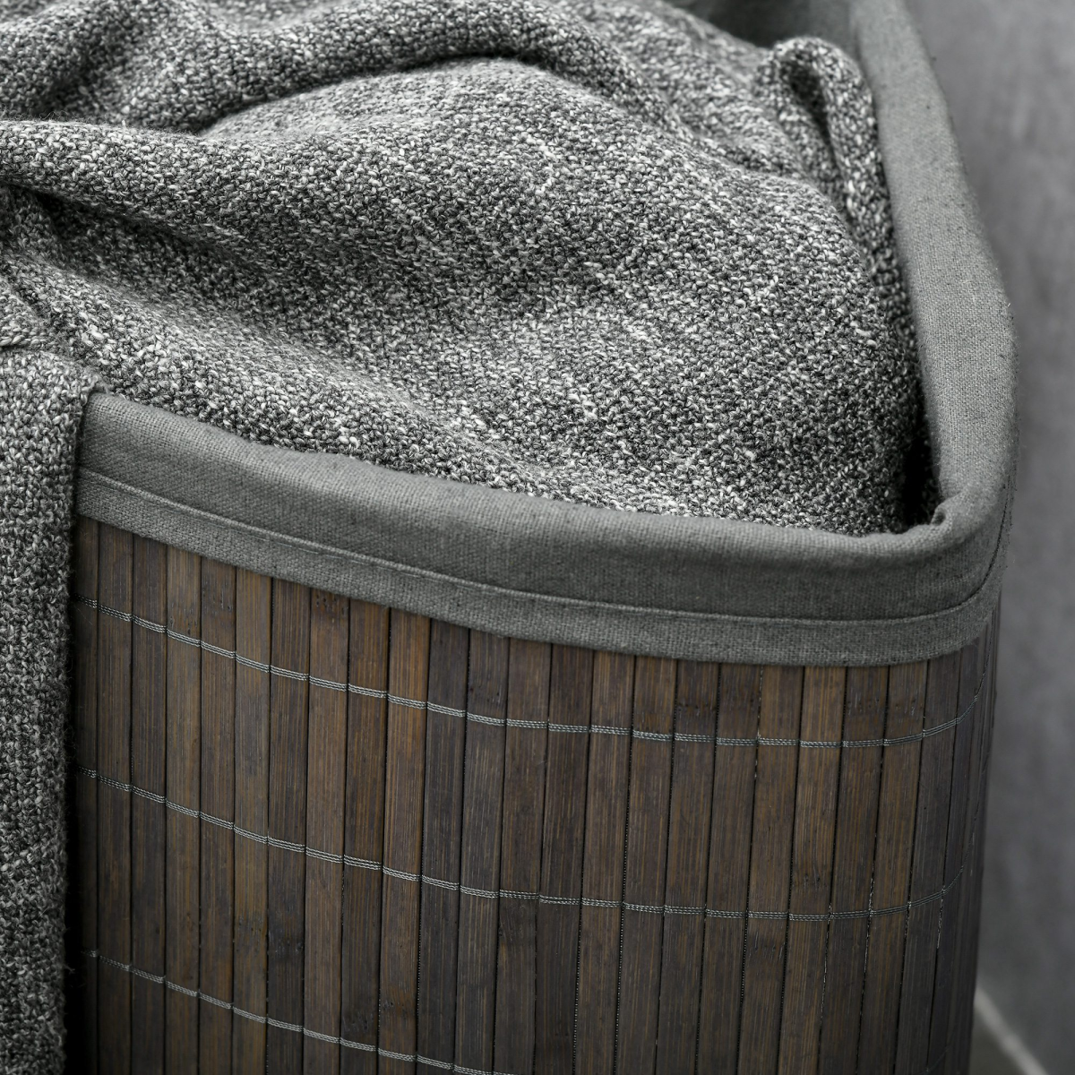 HOMCOM 55L Bamboo Corner Laundry Hamper with Removable Fabric Liner – Space-Saving Storage, Grey