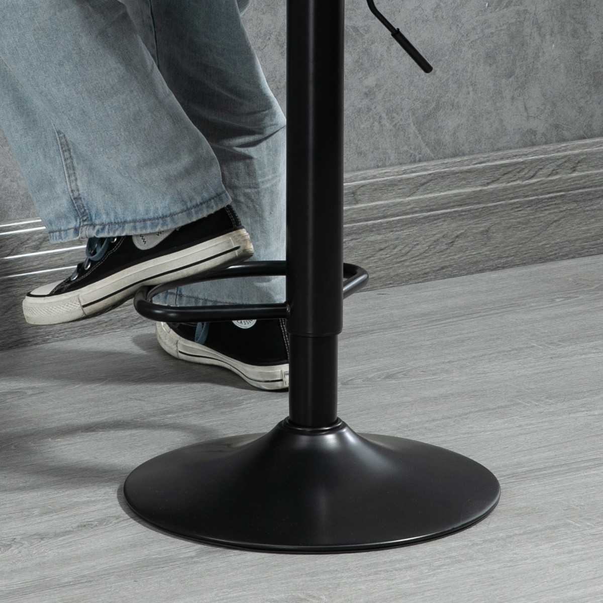 HOMCOM Microfibre Retro Tub Bar Stools, Set of 2 with Metal Frame & Integrated Footrest, Brown