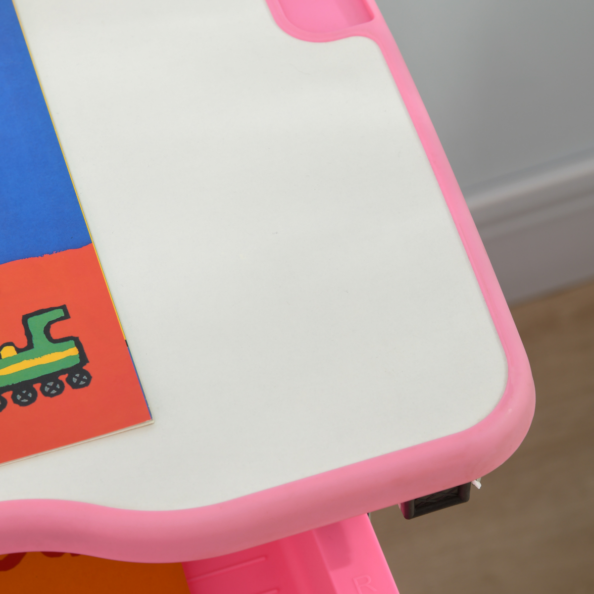 HOMCOM Kids Desk and Chair Set with Height-Adjustable Table, Drawer, Pen Slot & Hook – Study Desk, Pink