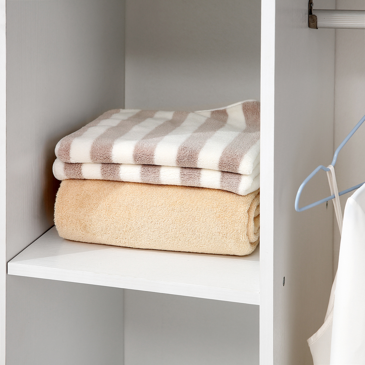 White Open Storage Wardrobe with Shelves & Hanging Rail – Bedroom Clothes Storage