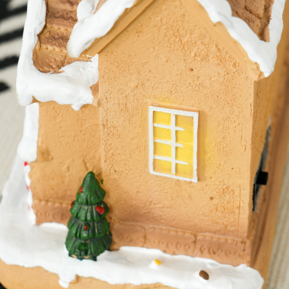 HOMCOM Lighted Musical Christmas Candy House with Gingerbread Man – 12 LED Lights, 8 Songs, Brown
