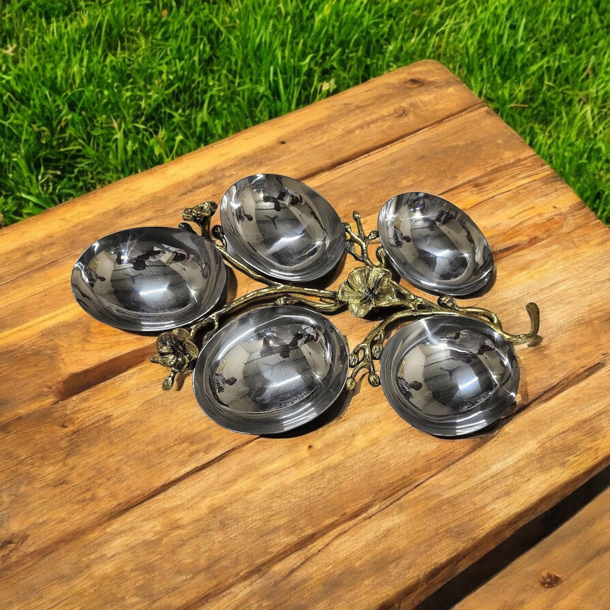 33cm Brass Fruit Bowl – Elegant Decorative Centrepiece for Dining Table or Kitchen
