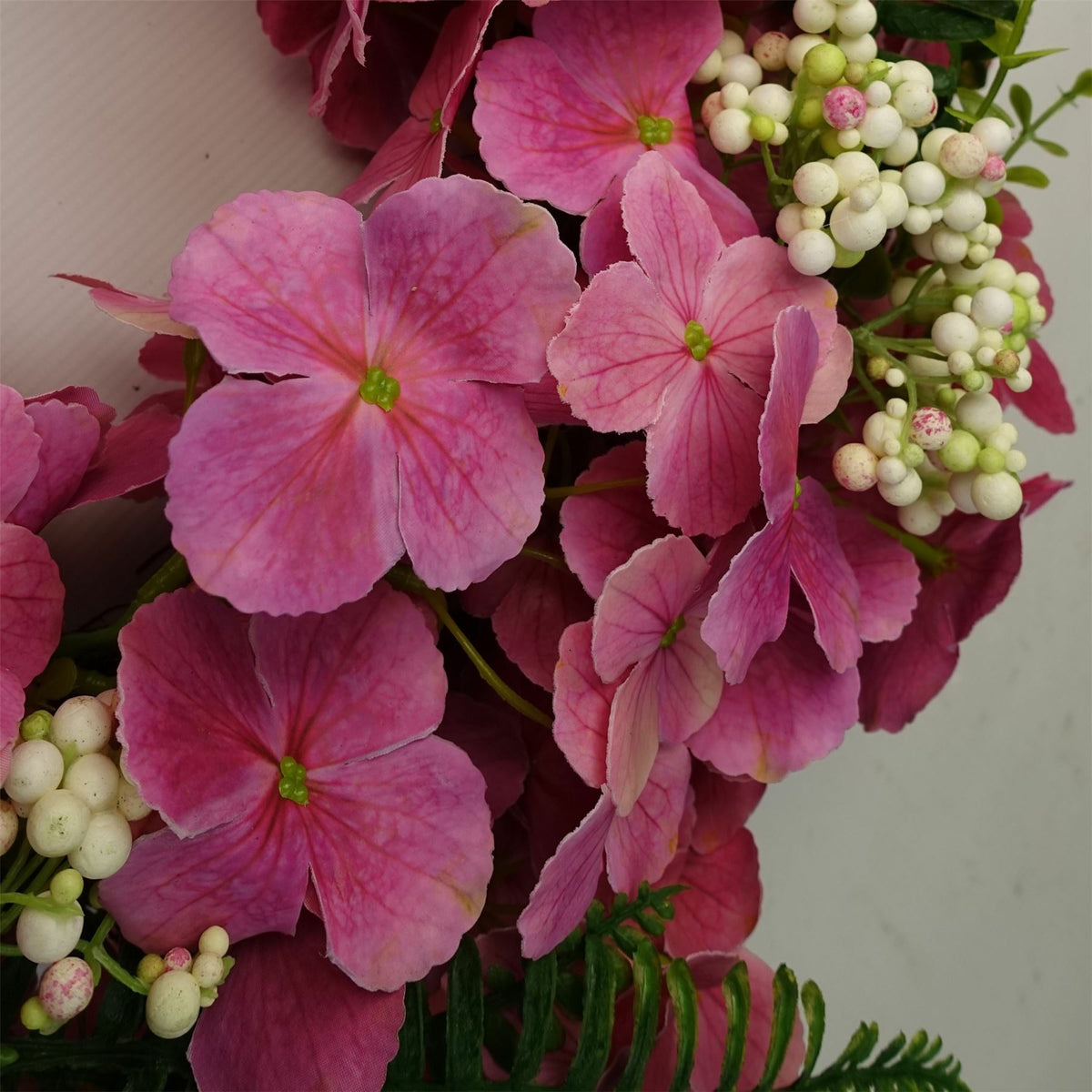 Leaf Artificial Pink Floral Blossom Wreath, 40cm – Luxury Floristry Door Decoration, Woven Base