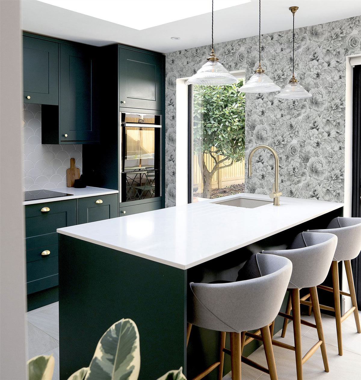 Arthouse Glitter Bloom Wallpaper – Large-Scale Monochrome Floral with Encased Glitter, Silver