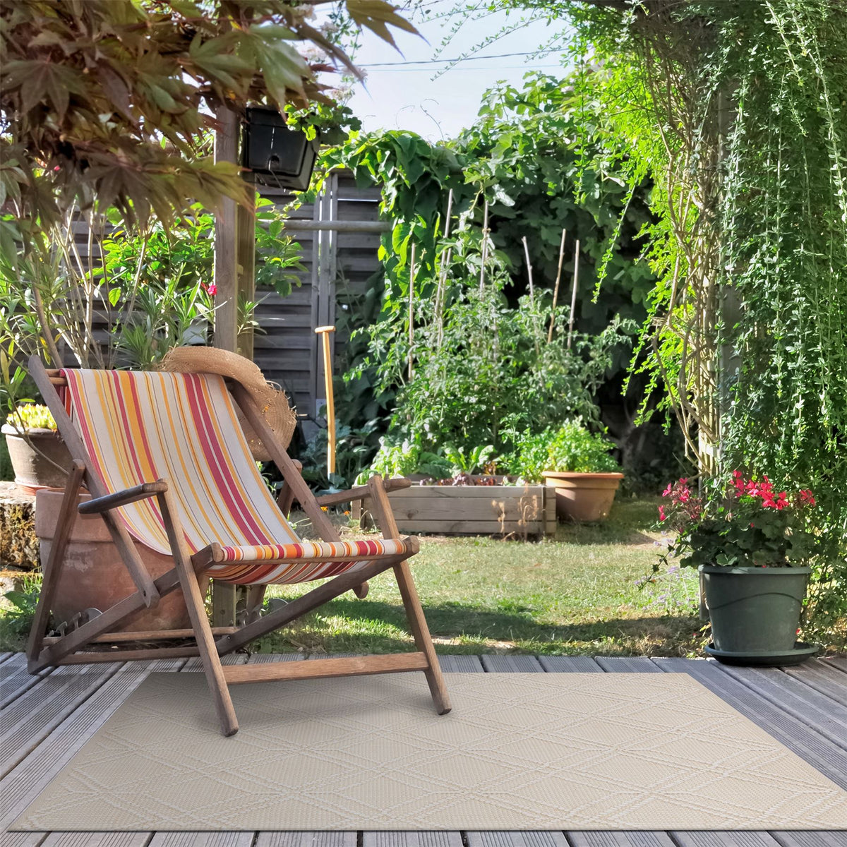 Esselle Home Blenheim Diamond Recycled Indoor/Outdoor Rug, 120 x 170cm – Hand Woven from Plastic Bottles, Cream