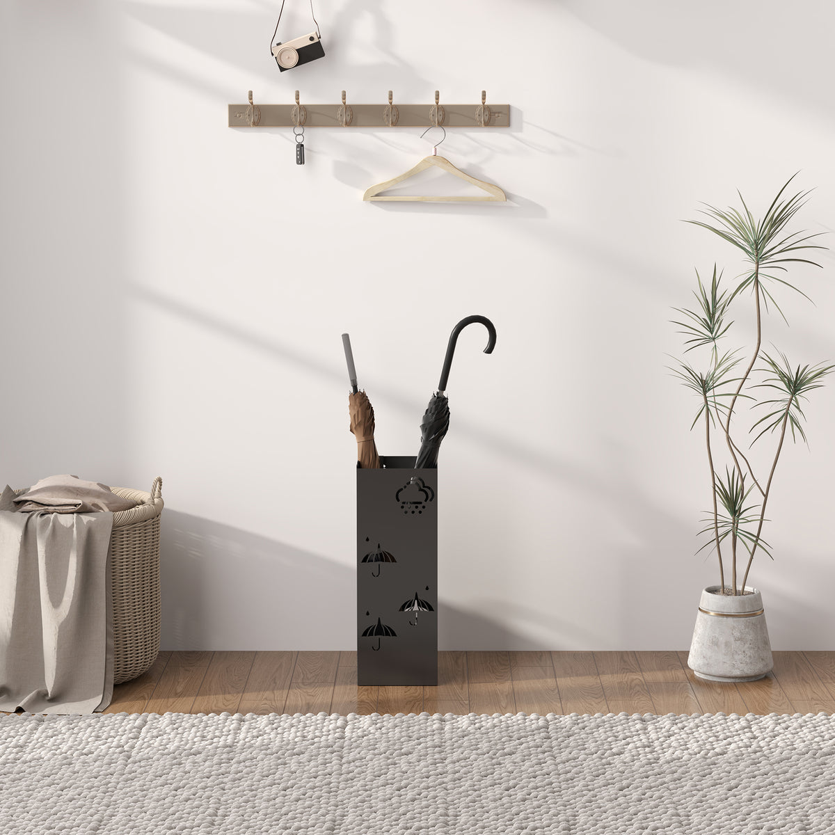 HOMCOM Decorative Umbrella Stand with Removable Drip Tray & 4 Hooks – Hallway Storage, Black