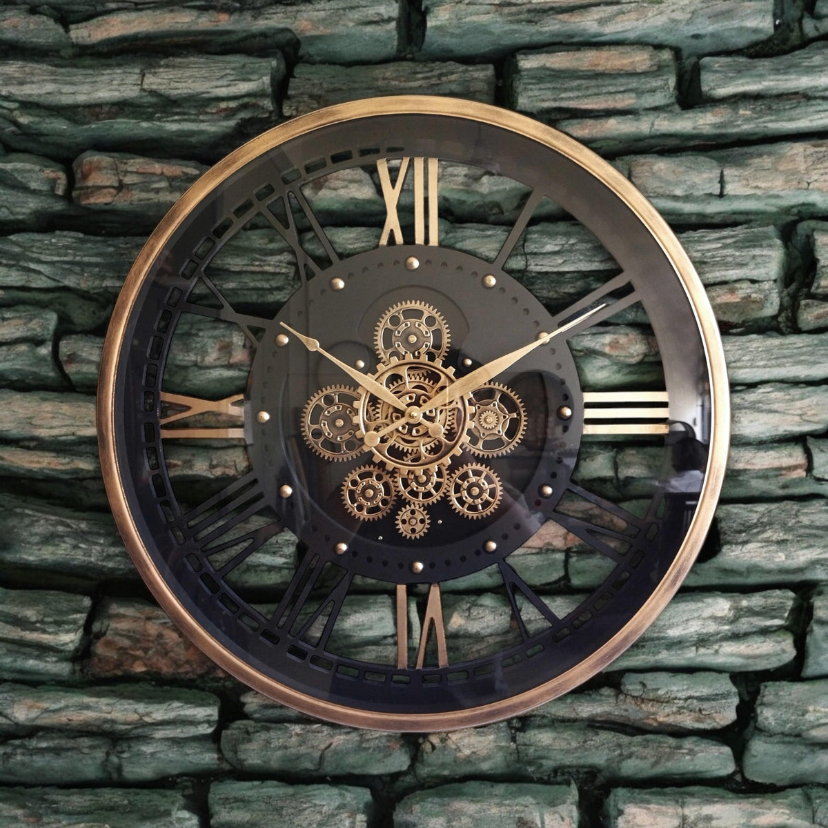 AcaciaHome Round Wall Clock with Roman Numerals and Moving Gears – Industrial Quartz Clock, Black & Gold 60cm