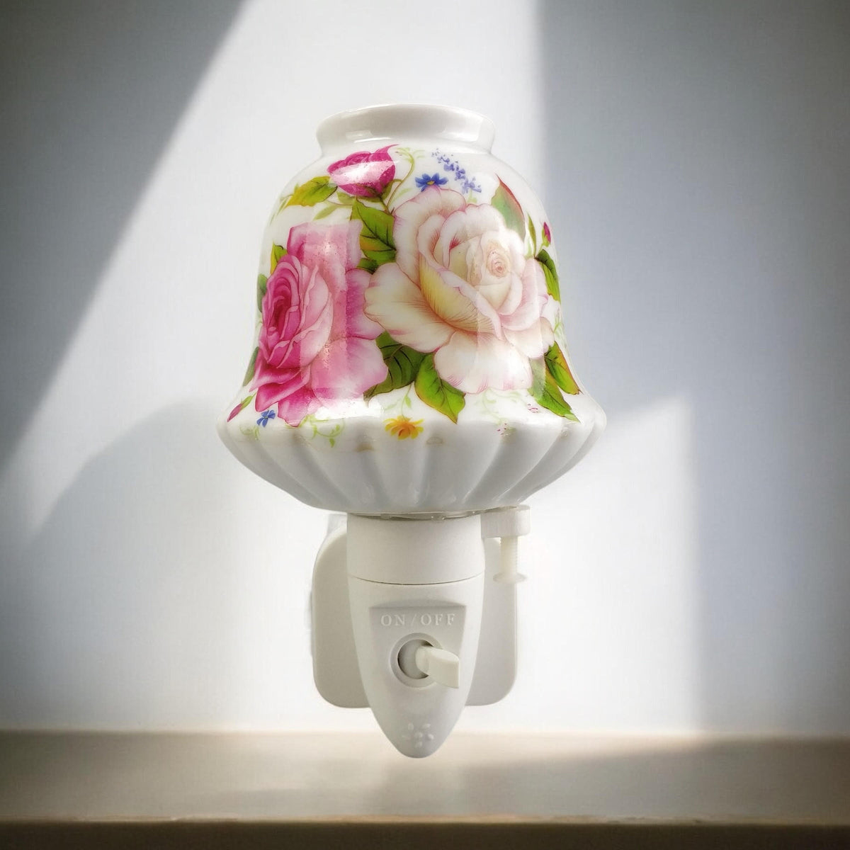 Plug-In LED Night Light with Pink Floral Ceramic Body and On/Off Switch – Decorative Lighting for Bedrooms and Hallways