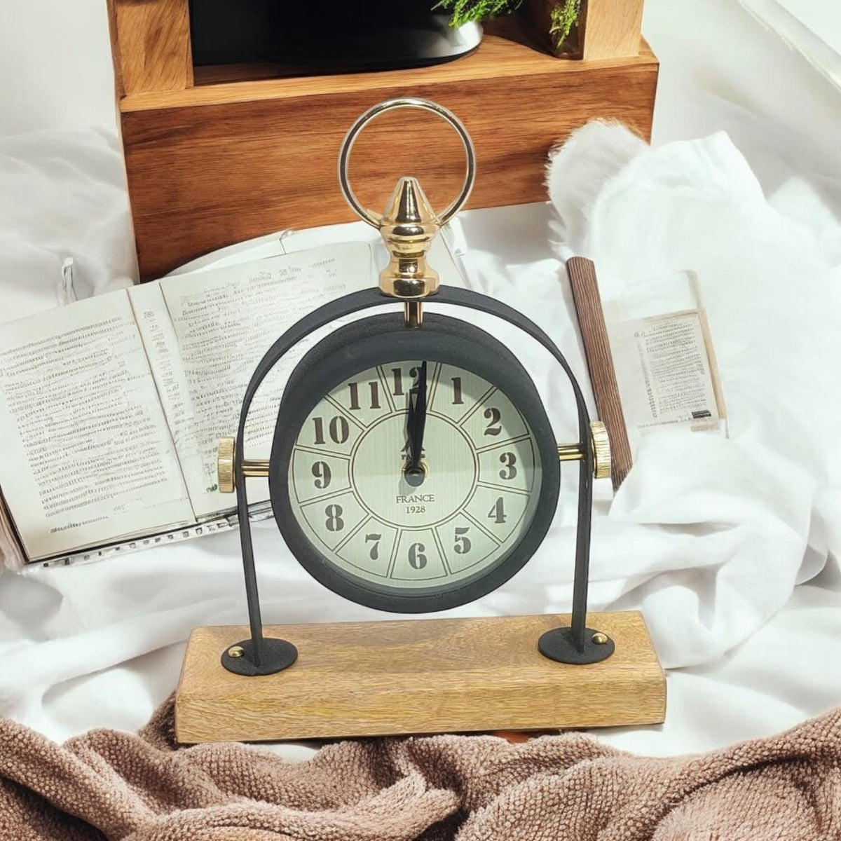 Silent Sweep Black Mantel Clock with Easy-to-Read Face – Quiet Tabletop Timepiece for Bedroom & Office